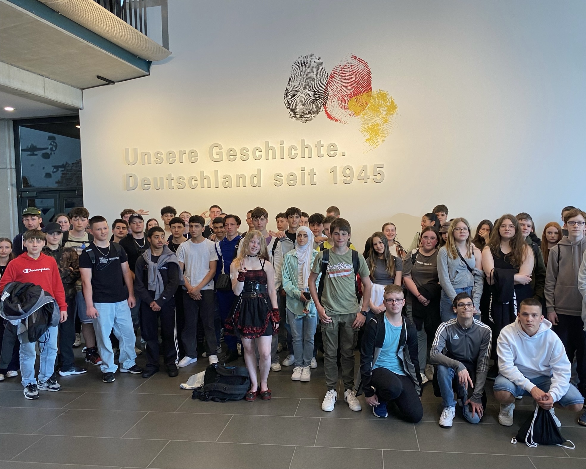 Read more about the article Demokratie hautnah erlebt: Schülerinnen und Schüler der Klassen 8 und 9 besuchen das Haus der Geschichte in Bonn