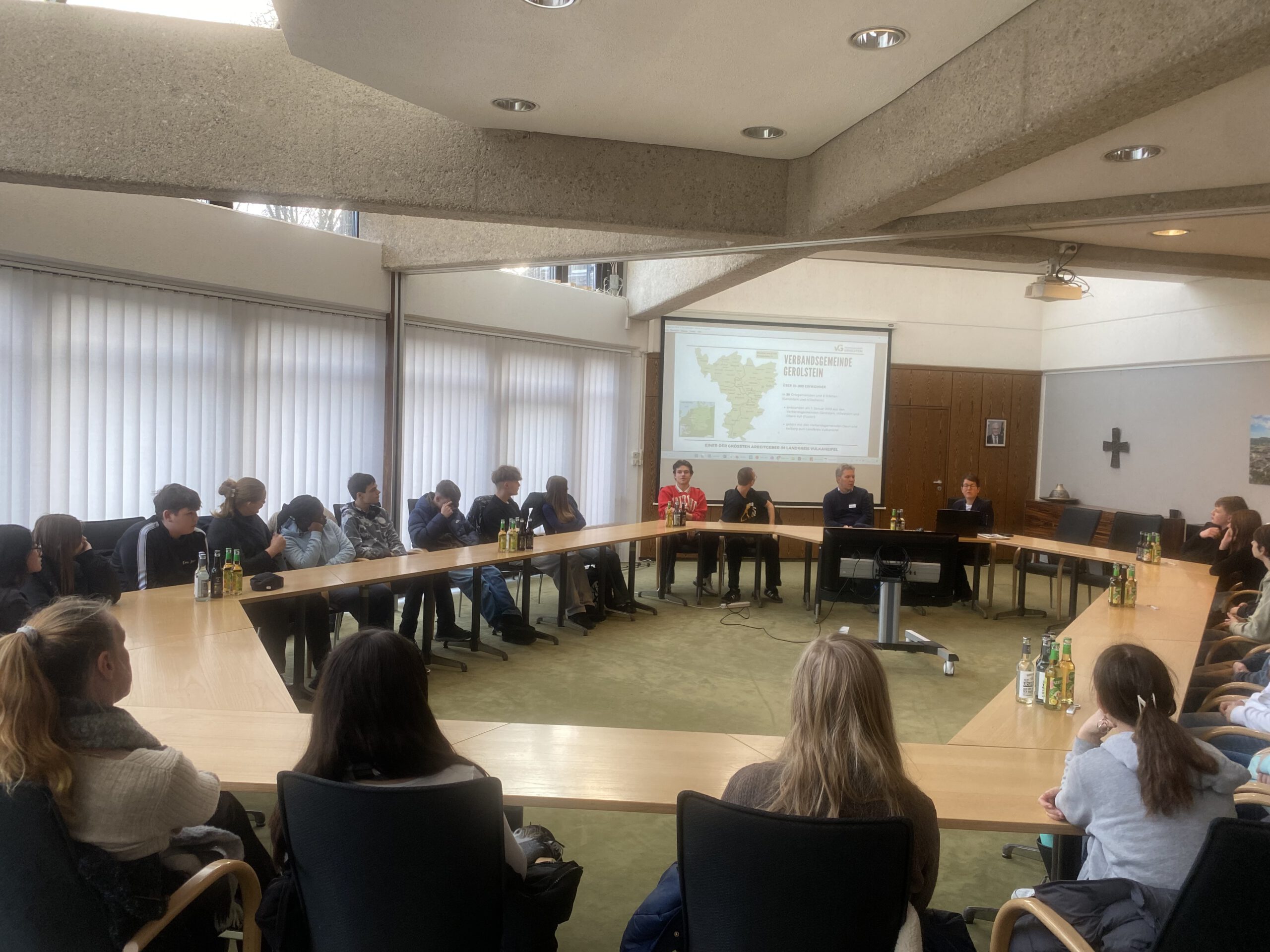 Mehr über den Artikel erfahren Die Klasse 9a zu Besuch bei der Verbandsgemeinde Gerolstein