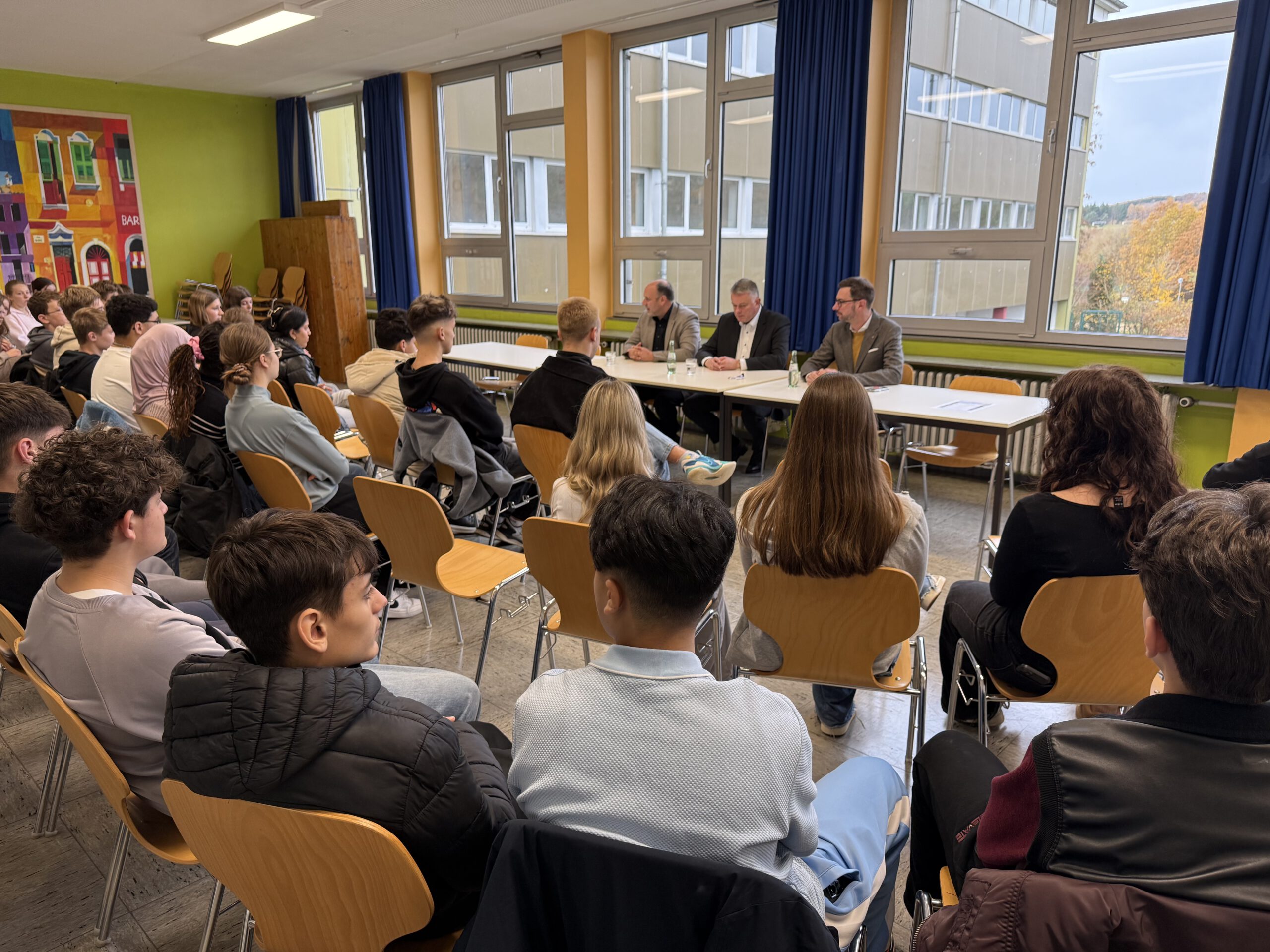 Mehr über den Artikel erfahren Politischer Besuch an unserer Schule