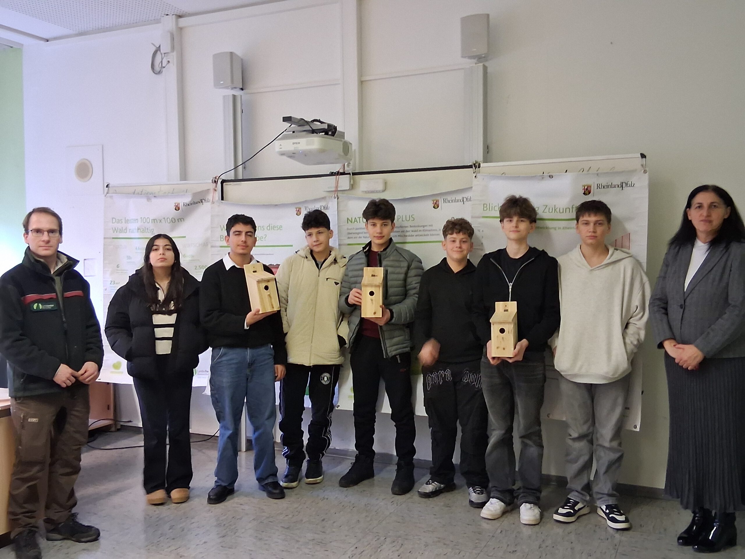 Mehr über den Artikel erfahren Bericht zum Projekttag „Beruf Förster – Nistkastenbau“ im Rahmen des Programms 2P Plus