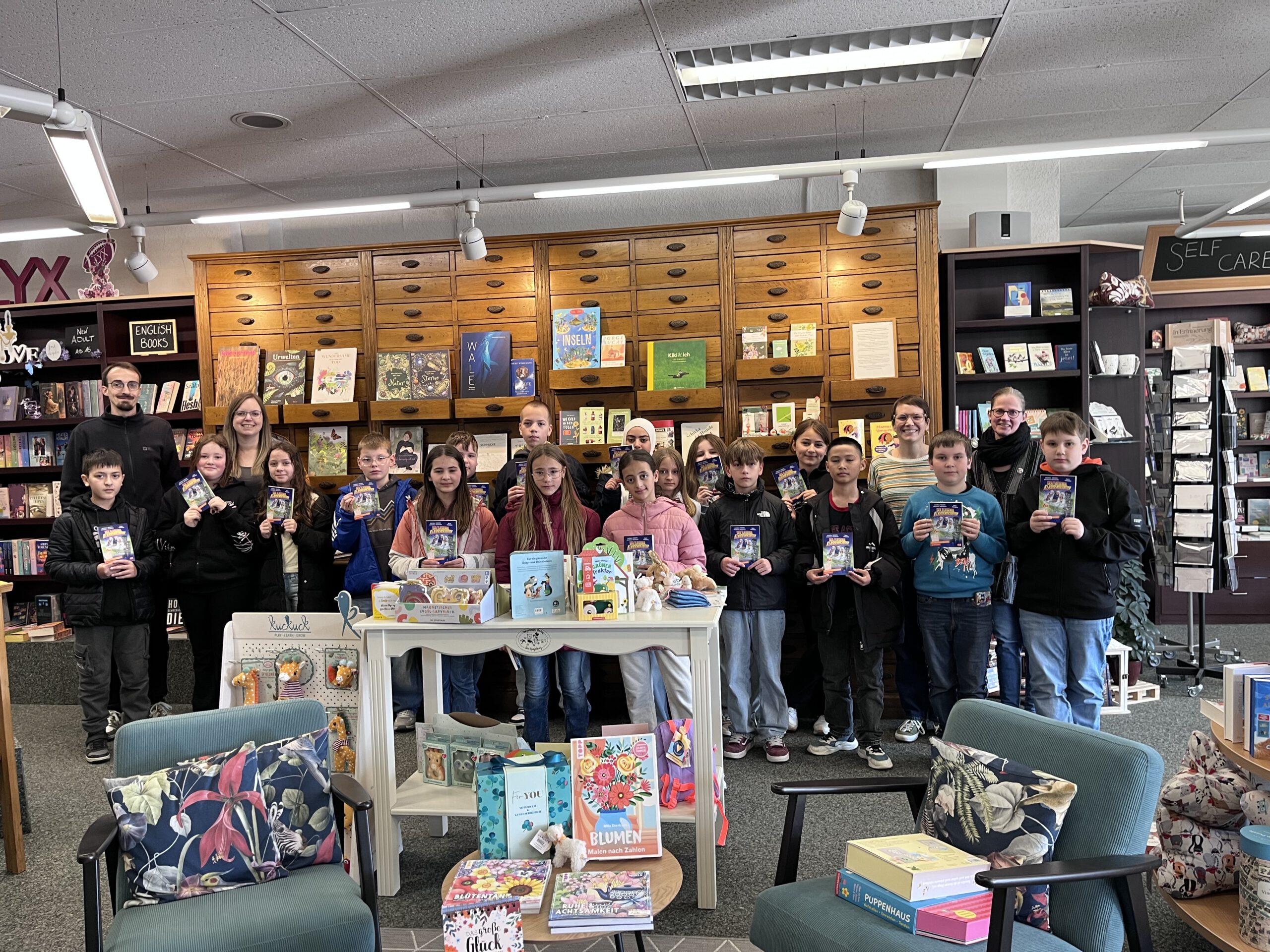 Mehr über den Artikel erfahren Besuch der Klasse 5a in der Buchhandlung Danko zum Welttag des Buches